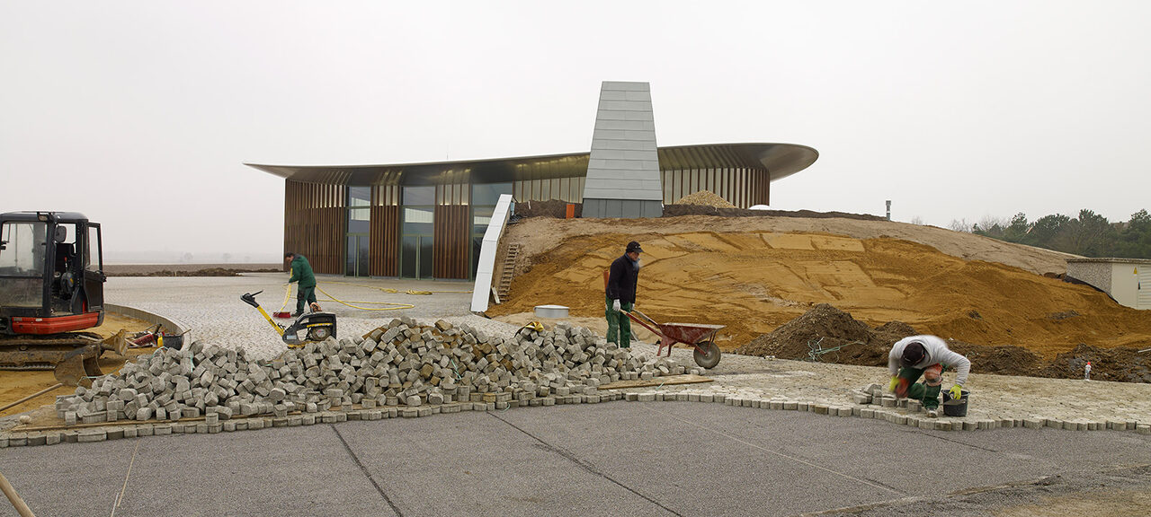 Skulpturenhalle, 2014/16, Photo: Nic Tenwiggenhorn, © VG Bild-Kunst, Bonn 2016